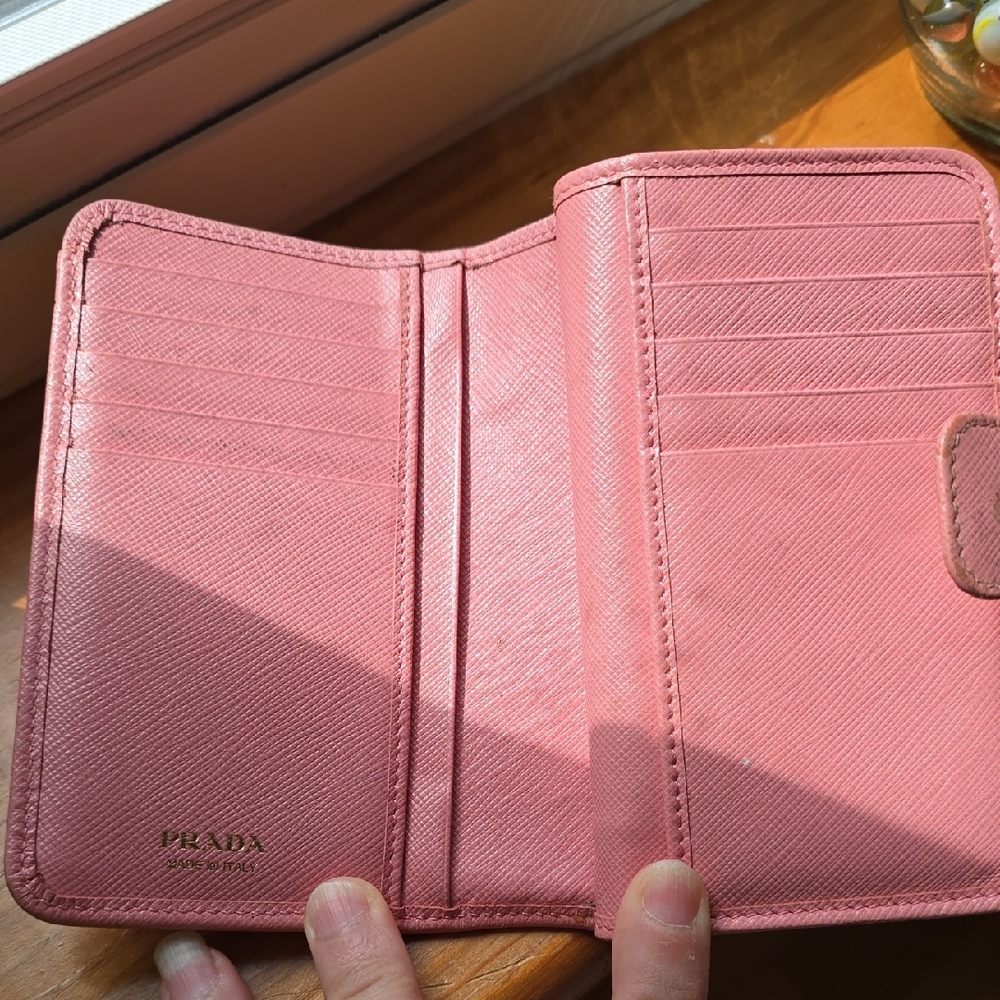 Prada Wallet w/ Dustbag and Box. - Picture 9 of 16